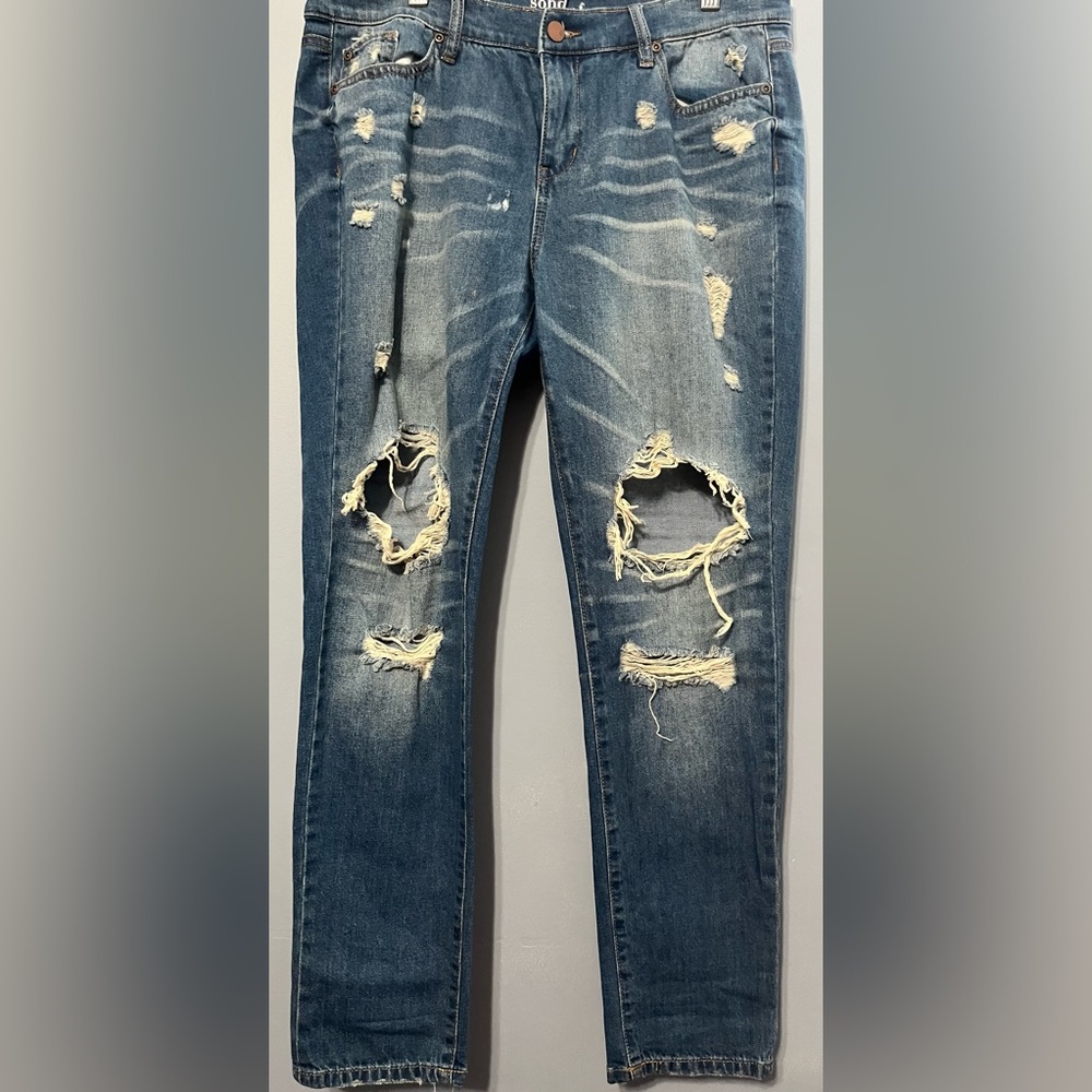 NYC SoHo boyfriend style ripped jeans